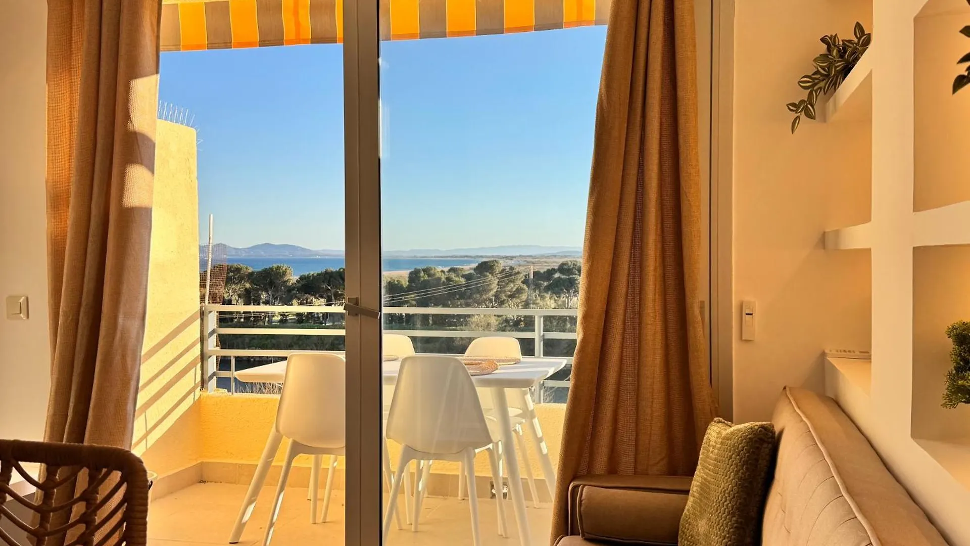 157-Empurialola-Apartamento Con Vistas Preciosas En Empuriabrava