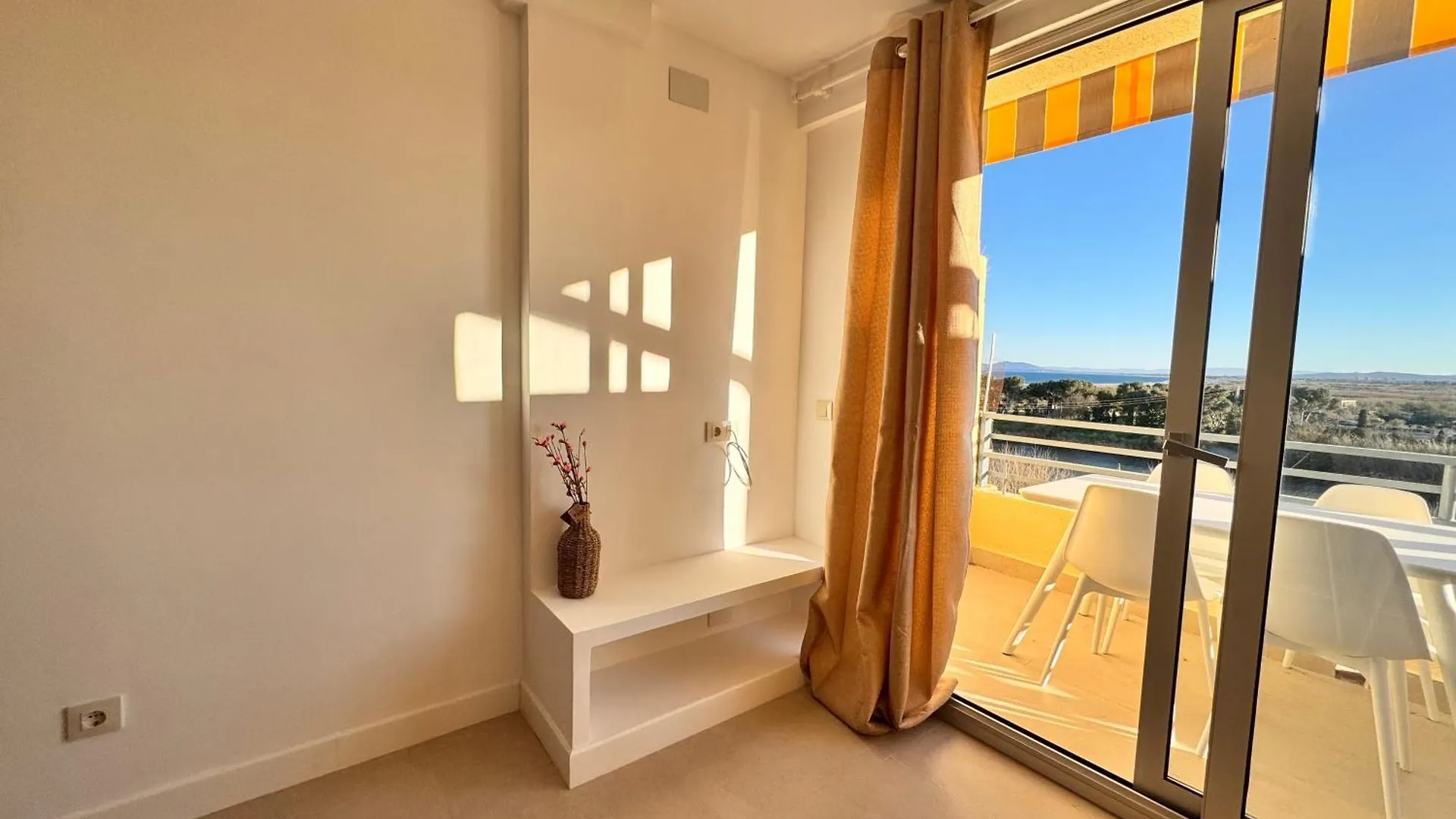 Apartment 157-Empurialola-Apartamento Con Vistas Preciosas En Empuriabrava Spain