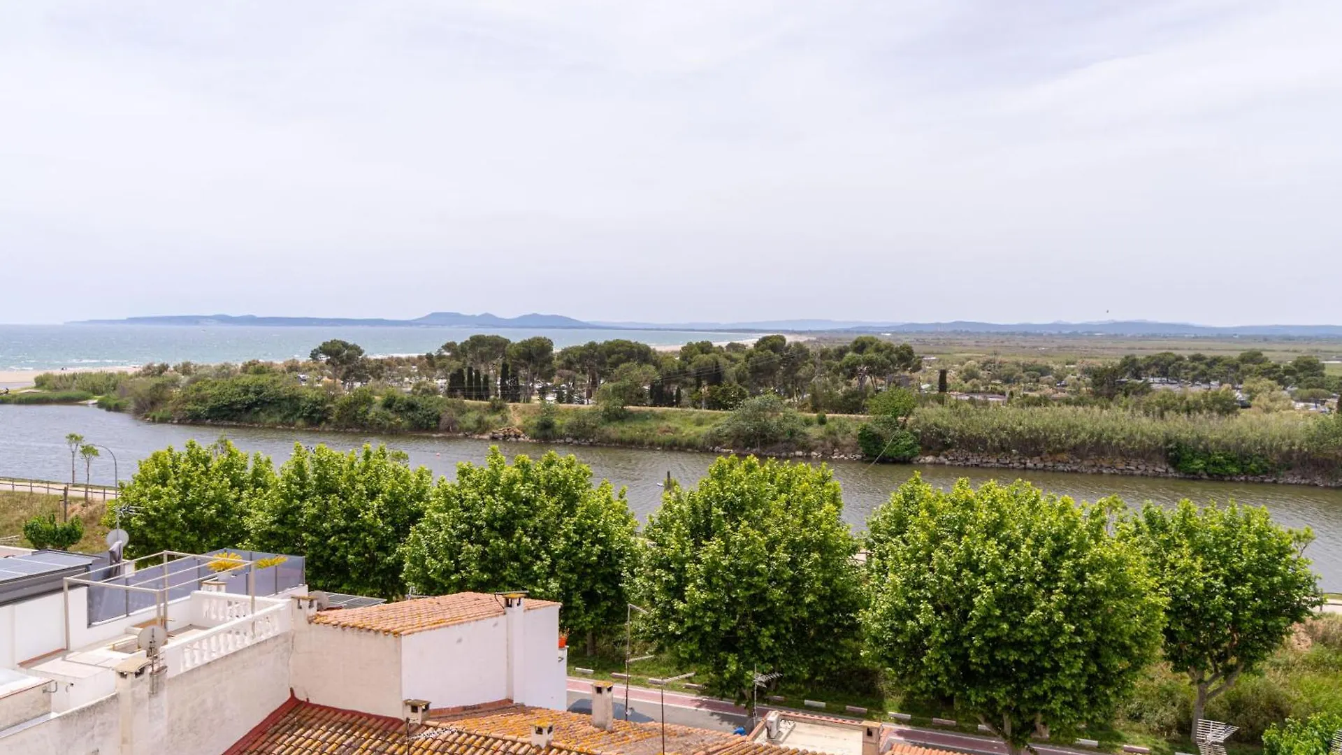 157-Empurialola-Apartamento Con Vistas Preciosas En Empuriabrava Apartment