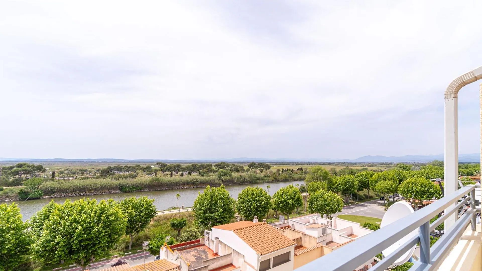 157-Empurialola-Apartamento Con Vistas Preciosas En Empuriabrava